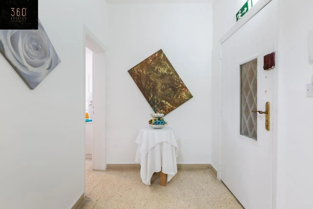 Apartment A Comfy Seafront 1Br Apt, In Tower Road In Sliema By 360 Estates
